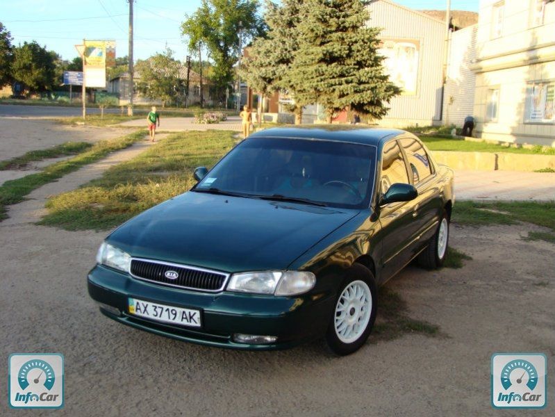 Выпуск автомобиля Kia Clarus («Киа Кларус») начался в 1996 году. 