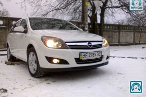 Opel Astra  2012 327629