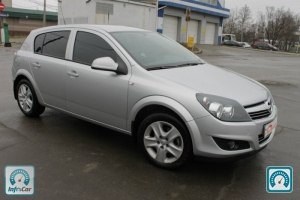 Opel Astra  2012 493571