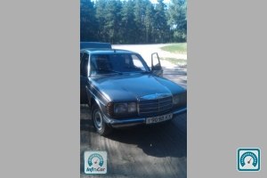 Mercedes 190  1977 537009
