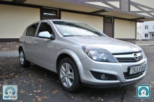 Opel Astra  2012 549742