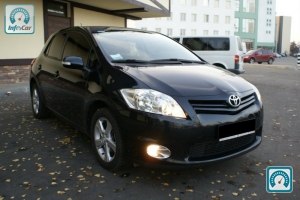 Toyota Auris  2011 565160