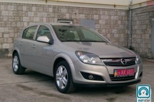Opel Astra H 2011 579234