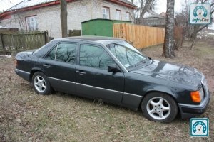 Mercedes 300  1993 584810