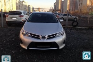 Toyota Auris  2013 586172