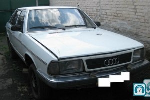 Audi 100  1982 609314