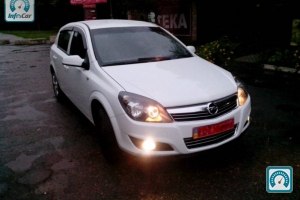 Opel Astra  2012 615074