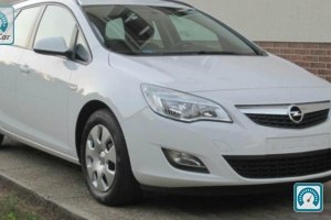Opel Astra sports toure 2012 616355