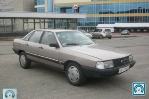 Audi 100  1987 638557