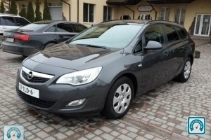 Opel Astra  2012 648947