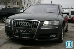Audi S8  2008 651255
