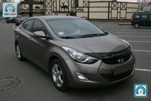 Hyundai Elantra  2012 657672