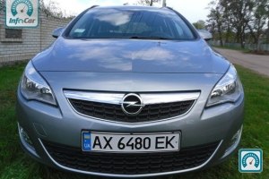 Opel Astra J 2011 664915