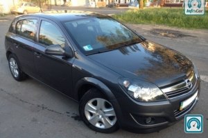 Opel Astra  2012 670464