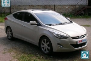 Hyundai Elantra  2012 673295