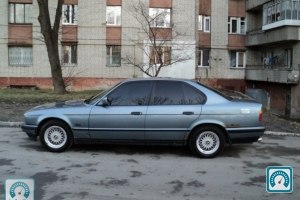 BMW 5 Series  1990 675032