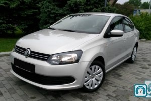 Volkswagen Polo +  2011 675419
