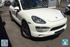 Porsche Cayenne  2012 681220