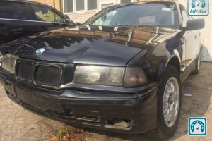 BMW 3 Series  1993 682757