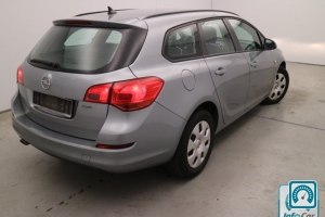 Opel Astra  2012 687581