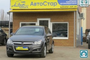 Opel Astra  2012 695419