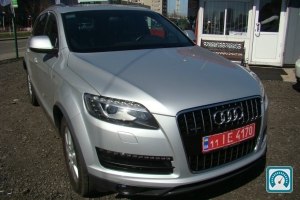 Audi Q7  2011 703270