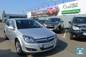 Opel Astra  2012 711837
