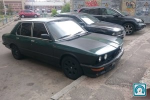 BMW 5 Series  1980 715415