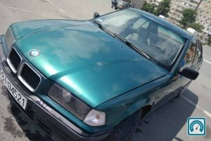 BMW 3 Series  1992 722381