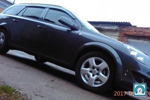 Opel Astra  2011 725238