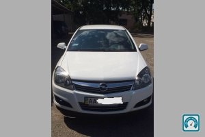 Opel Astra  2012 725729