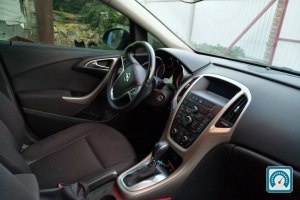 Opel Astra  2012 729573