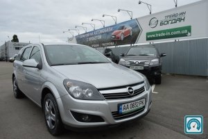 Opel Astra  2012 729936