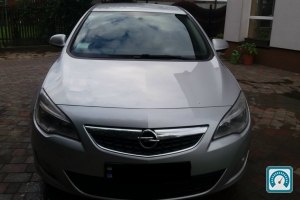Opel Astra  2011 733645