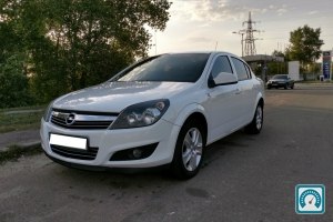 Opel Astra  2013 733755