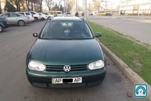 Volkswagen Golf  2002 739182