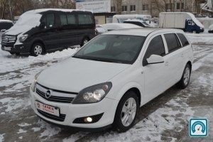 Opel Astra  2012 744192