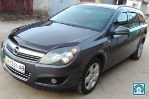 Opel Astra  2011 744542
