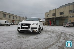 Audi Q7  2011 745428