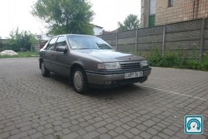 Opel Vectra SV 1992 762394