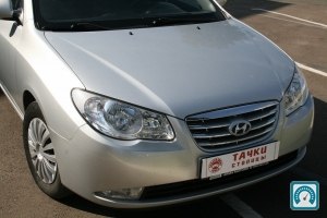 Hyundai Elantra  2010 768429