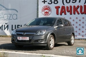 Opel Astra  2012 786264