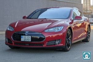 Tesla Model S  2015 818404
