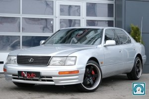 Lexus LS  1997 818626