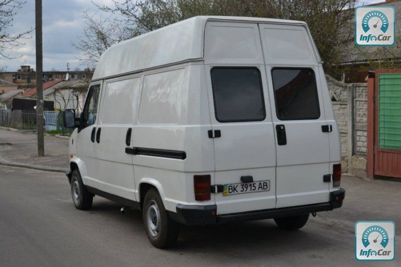 Белый fiat ducato