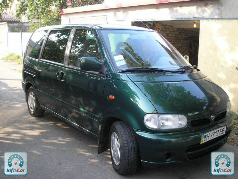 Nissan serena 2000 года