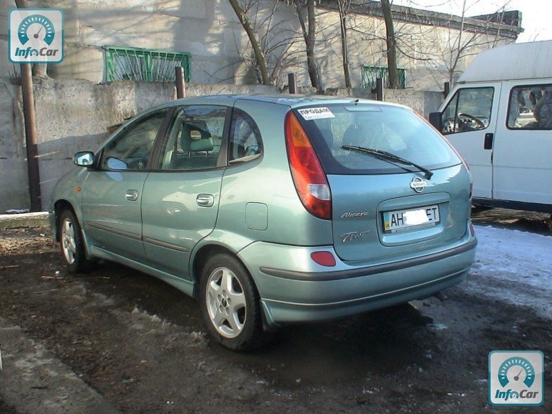 Nissan tino 2002