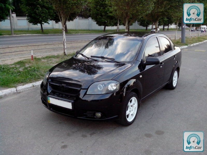 Фото chevrolet aveo 2007 года хэтчбек серебристого цвета