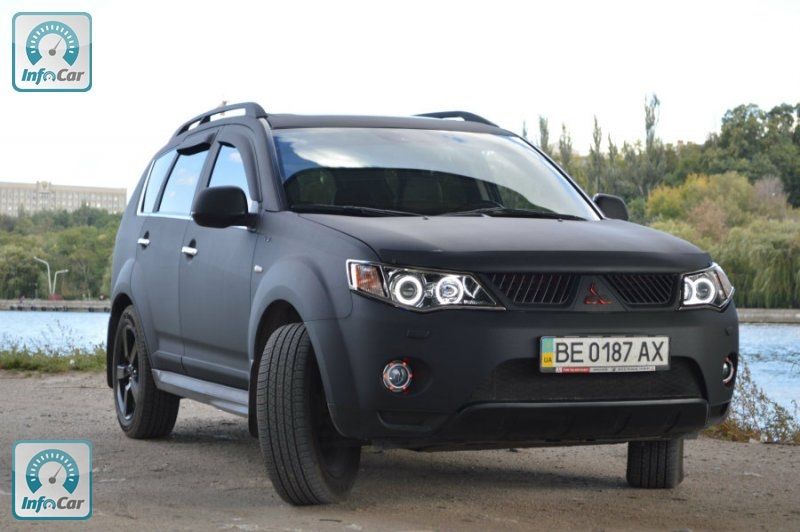 Mitsubishi Outlander матовый