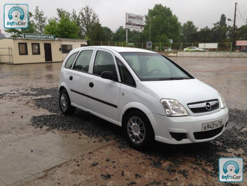 Opel Meriva белая